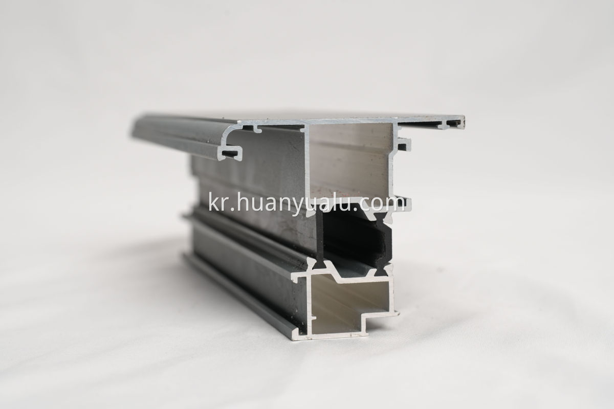 Thermal insulation profiles